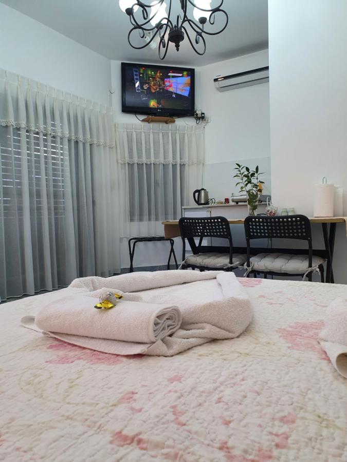 Carmela Studio อารัด ภายนอก รูปภาพ